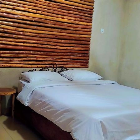 Mia Safari Lodge And Restaurant Entebbe Extérieur photo