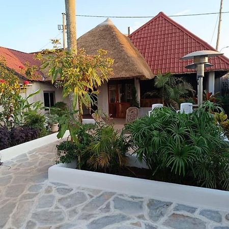 Mia Safari Lodge And Restaurant Entebbe Extérieur photo