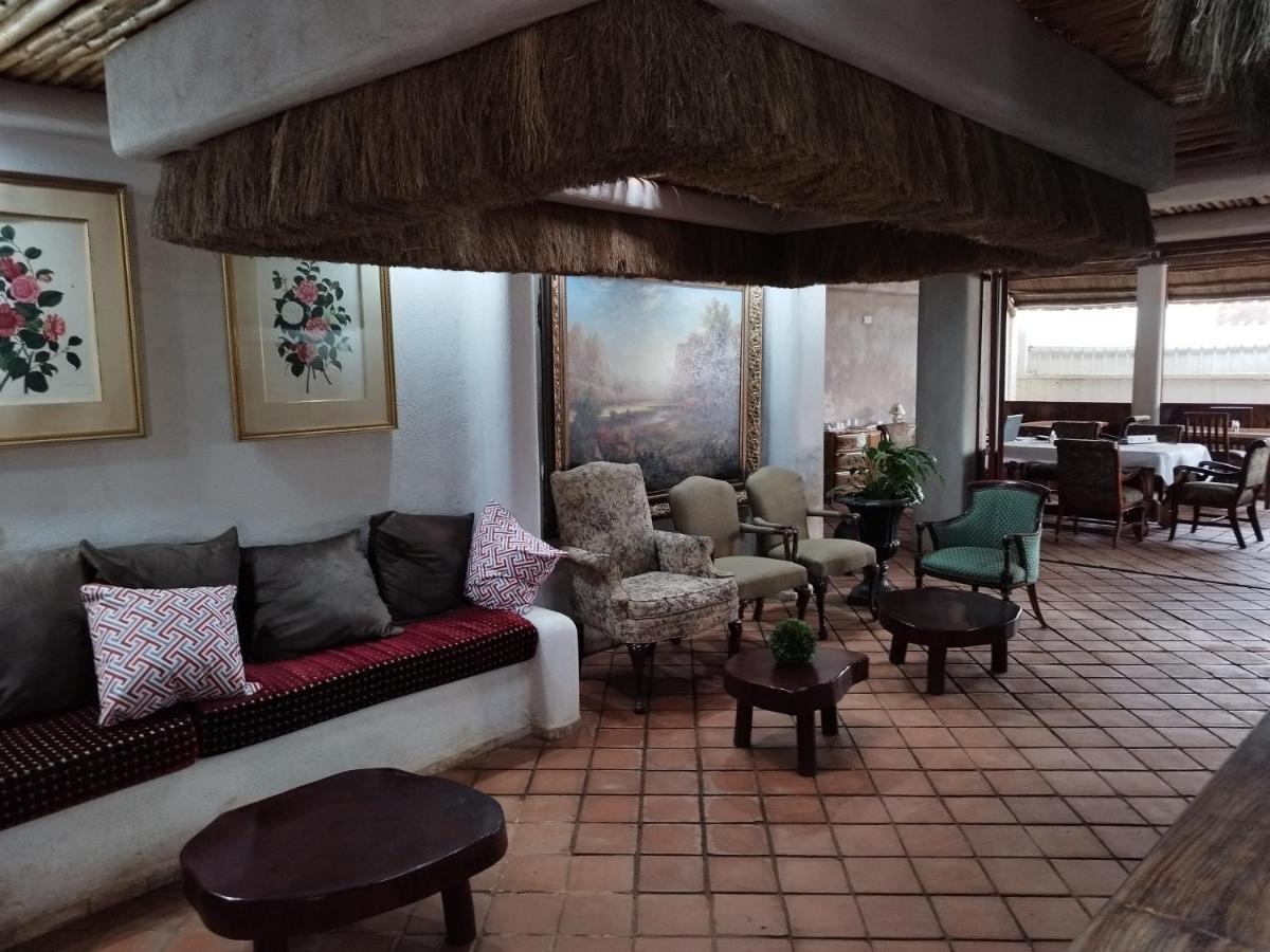 Mia Safari Lodge And Restaurant Entebbe Extérieur photo