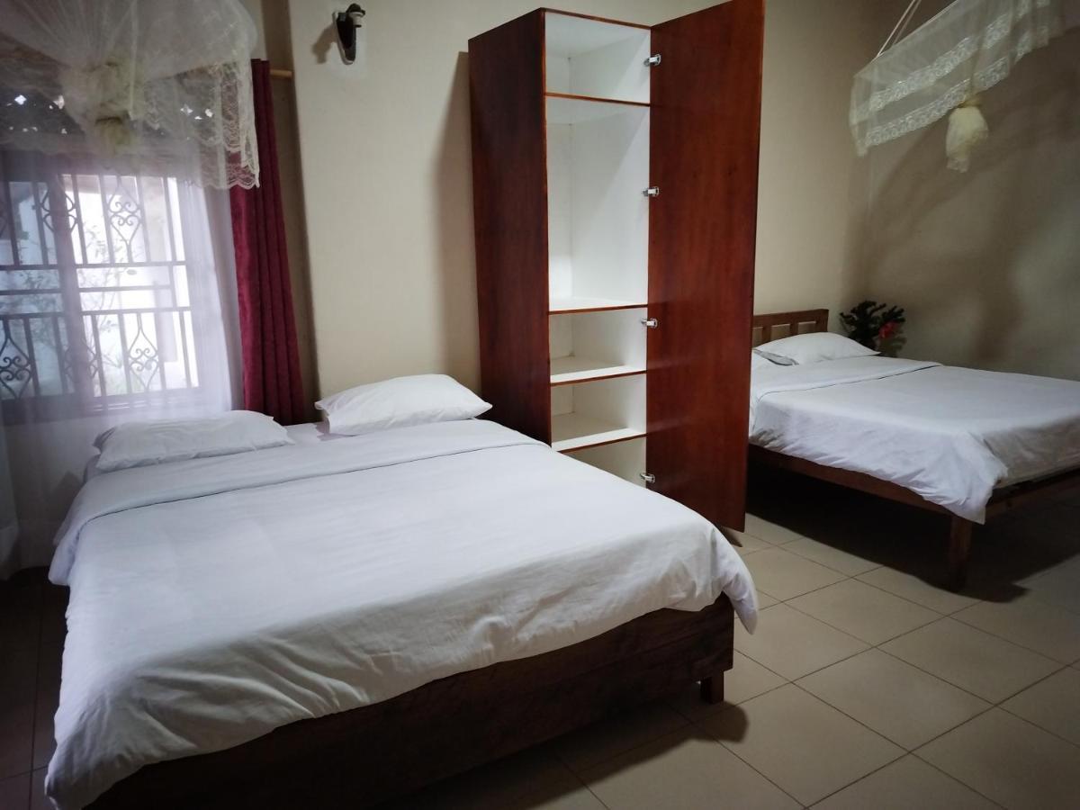 Mia Safari Lodge And Restaurant Entebbe Extérieur photo