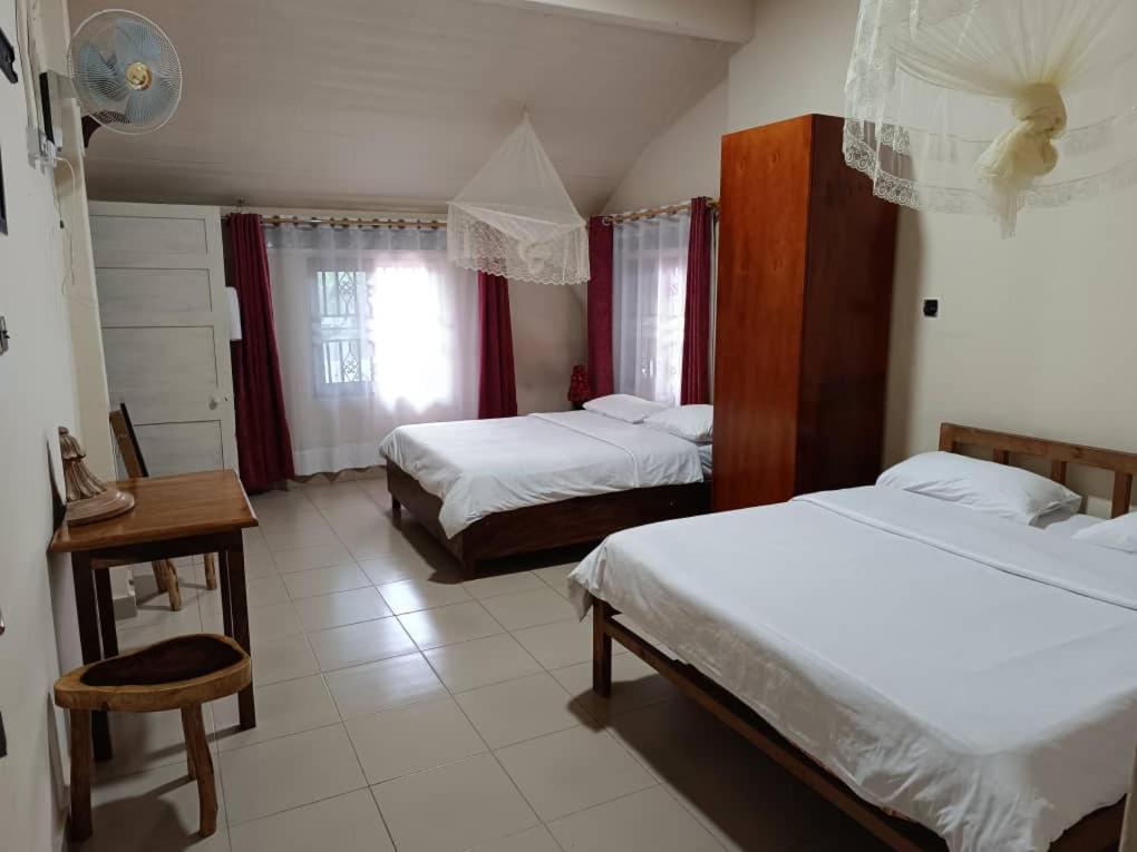 Mia Safari Lodge And Restaurant Entebbe Extérieur photo