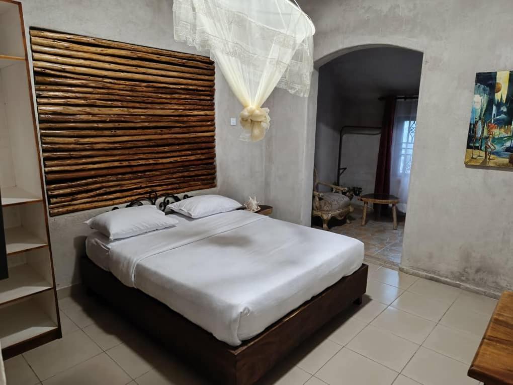 Mia Safari Lodge And Restaurant Entebbe Extérieur photo