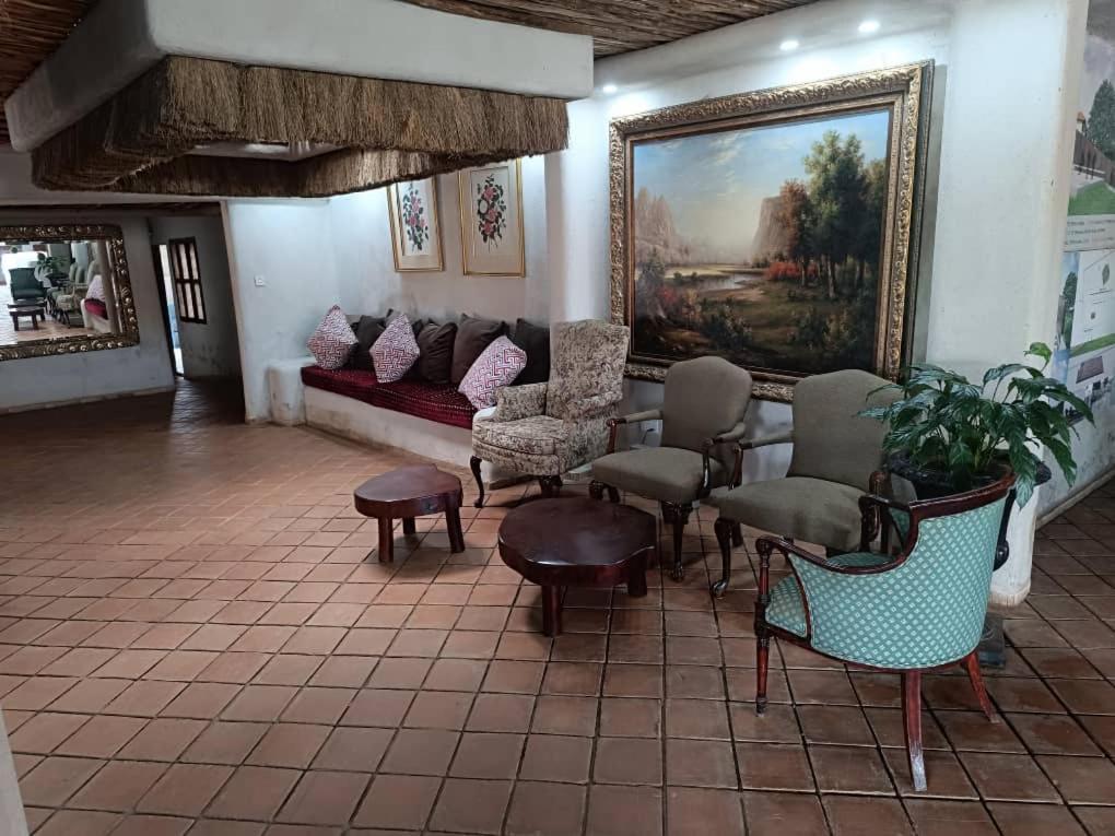 Mia Safari Lodge And Restaurant Entebbe Extérieur photo
