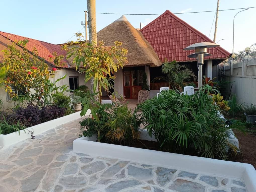 Mia Safari Lodge And Restaurant Entebbe Extérieur photo